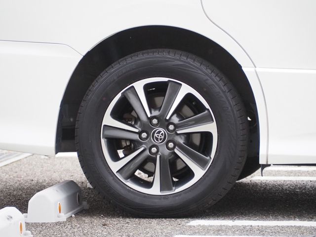 TOYOTA NOAH 2018 Image 31