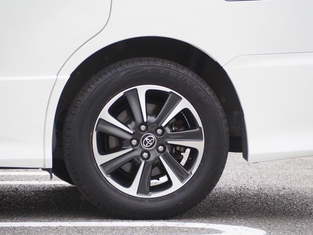 TOYOTA NOAH 2018 Image 31