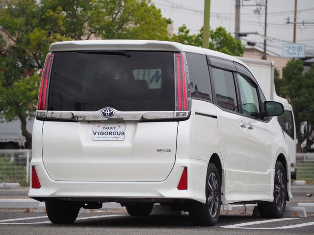 TOYOTA NOAH 2018 Image 31