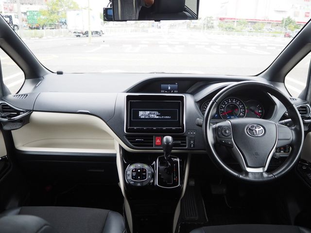 TOYOTA NOAH 2018 Image 31