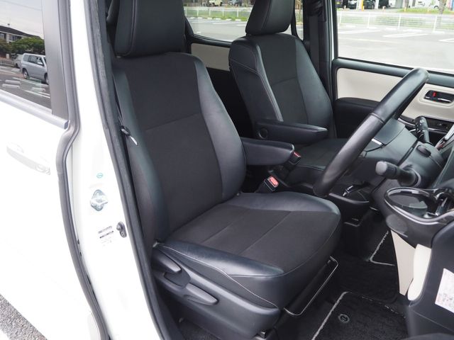 TOYOTA NOAH 2018 Image 31