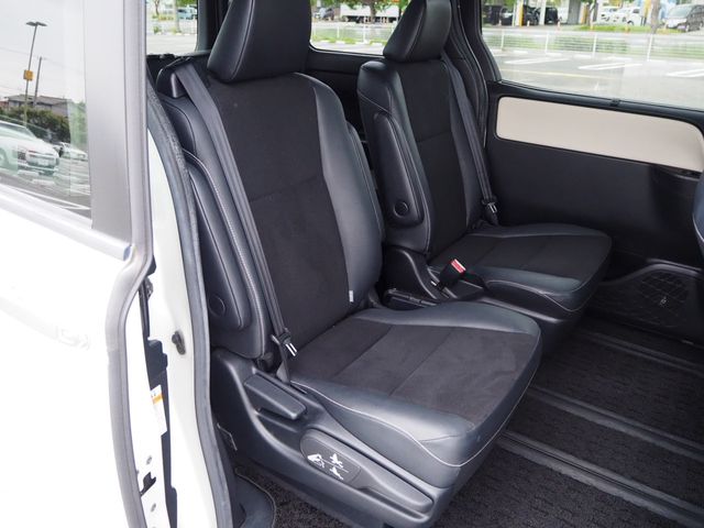 TOYOTA NOAH 2018 Image 31