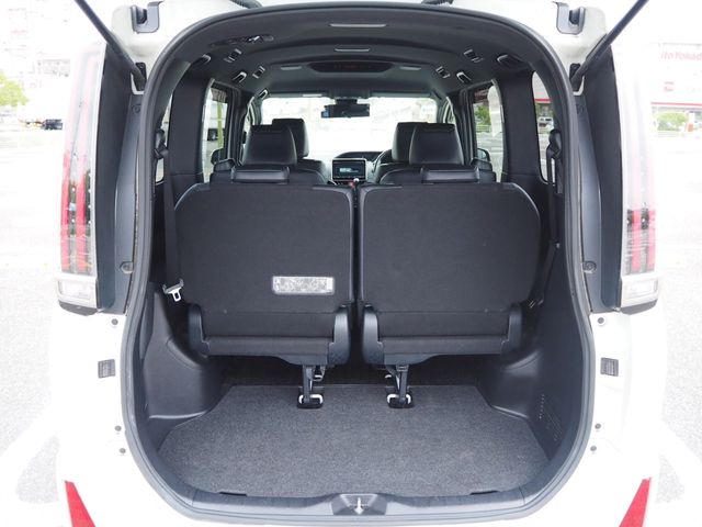 TOYOTA NOAH 2018 Image 31