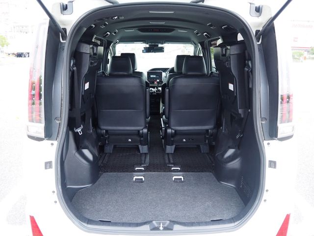 TOYOTA NOAH 2018 Image 31