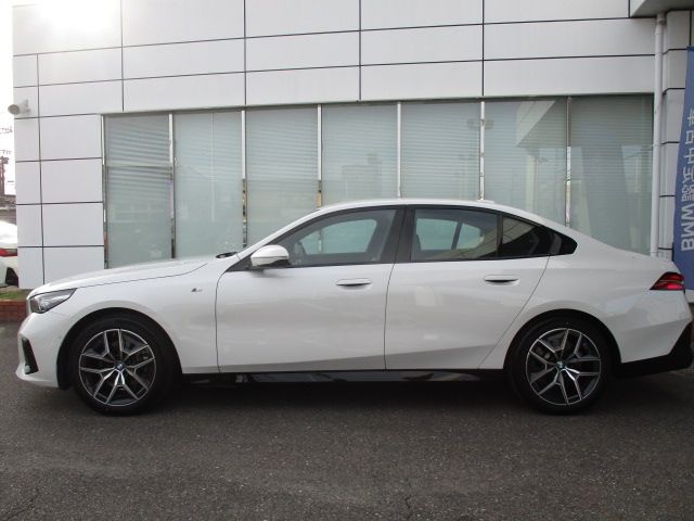 BMW 5SERIES SEDAN 2025 Image 31