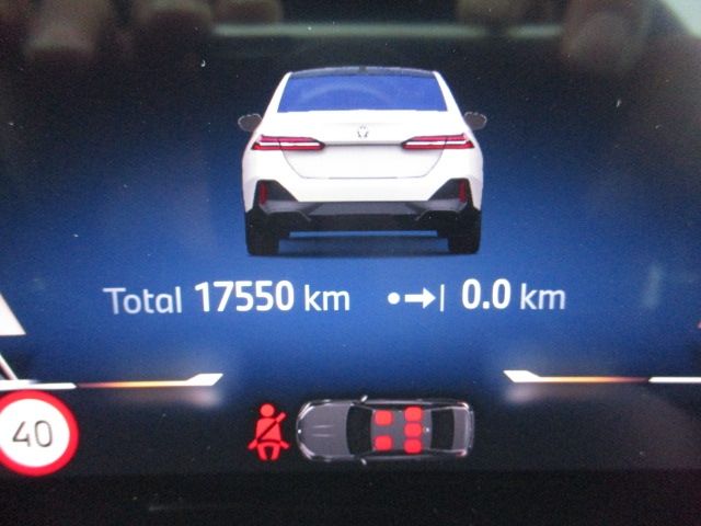 BMW 5SERIES SEDAN 2025 Image 31