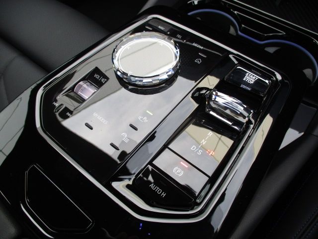 BMW 5SERIES SEDAN 2025 Image 31