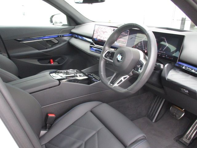 BMW 5SERIES SEDAN 2025 Image 31