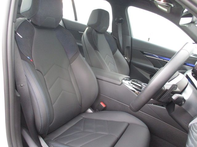 BMW 5SERIES SEDAN 2025 Image 31