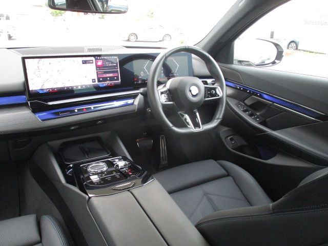 BMW 5SERIES SEDAN 2025 Image 31