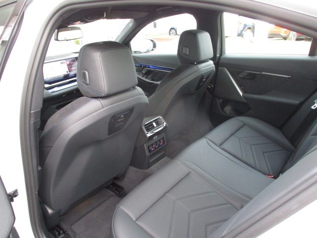 BMW 5SERIES SEDAN 2025 Image 31