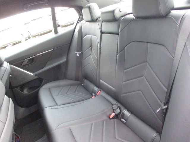 BMW 5SERIES SEDAN 2025 Image 31