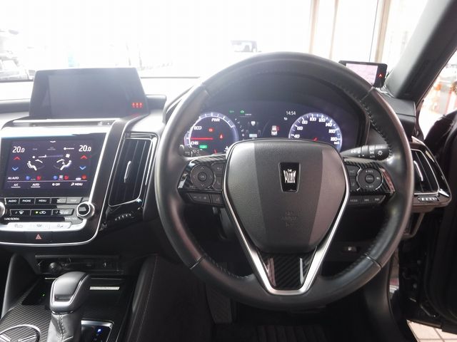 TOYOTA CROWN SEDAN HYBRID 2018 Image 31