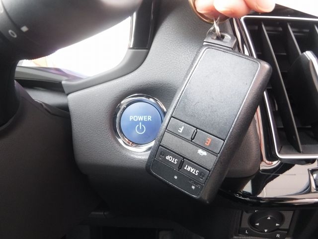 TOYOTA CROWN SEDAN HYBRID 2018 Image 31