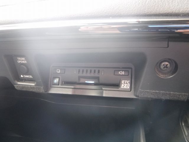 TOYOTA CROWN SEDAN HYBRID 2018 Image 31