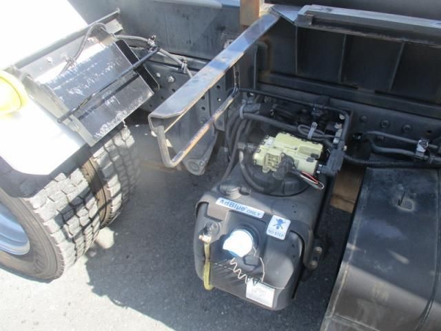 MITSUBISHI CANTER 2017 Image 31