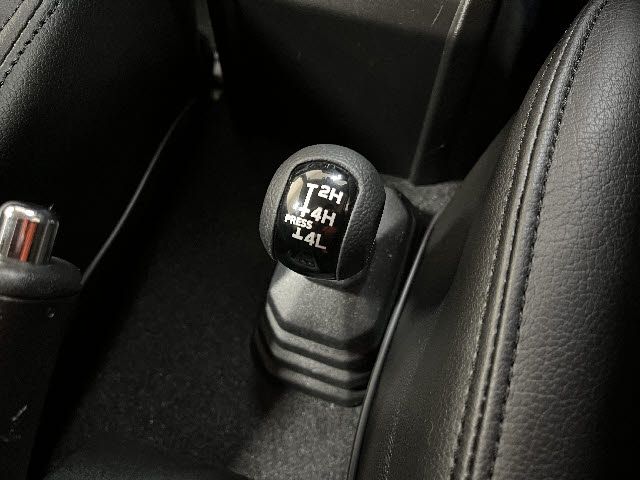 SUZUKI JIMNY 4WD 2024 Image 31
