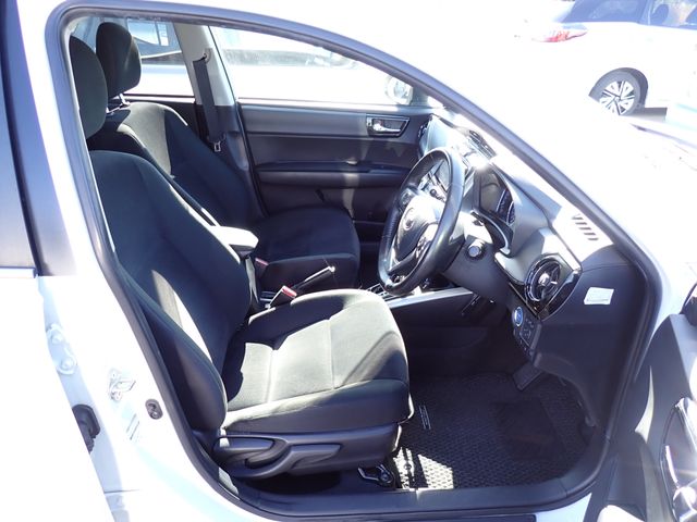 TOYOTA COROLLA FIELDER HYBR 2018 Image 31