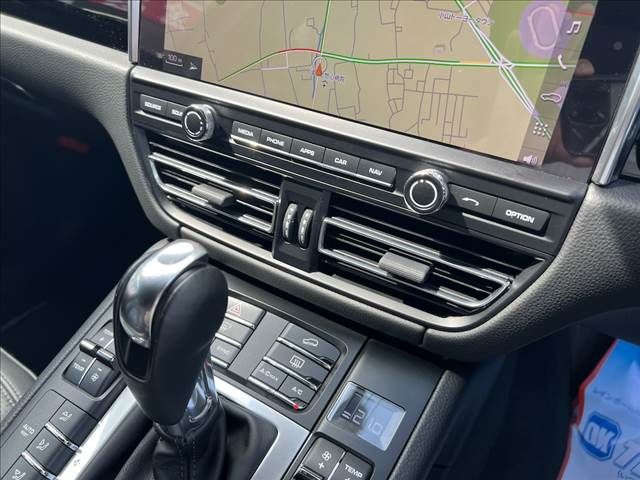 PORSCHE MACAN 2020 Image 31
