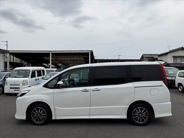TOYOTA NOAH 2017 Image 31