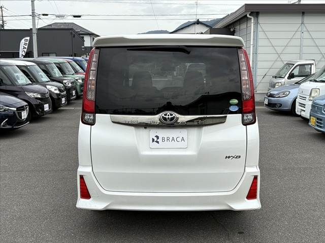 TOYOTA NOAH 2017 Image 31
