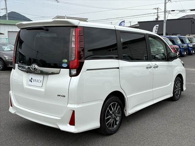 TOYOTA NOAH 2017 Image 31