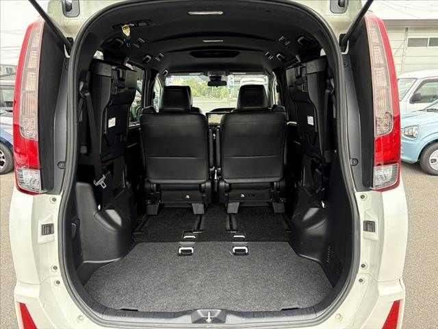 TOYOTA NOAH 2017 Image 31