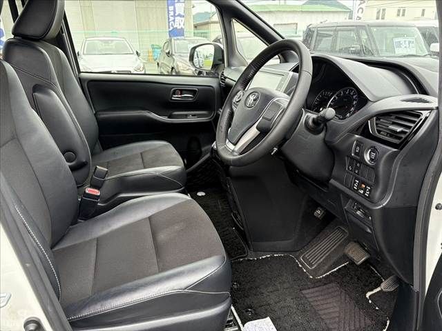 TOYOTA NOAH 2017 Image 31