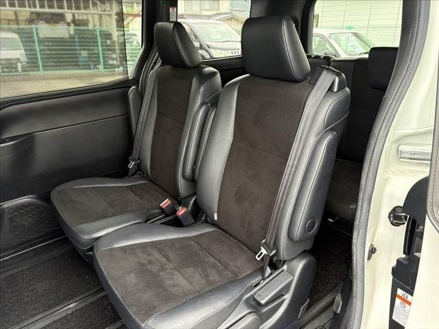 TOYOTA NOAH 2017 Image 31