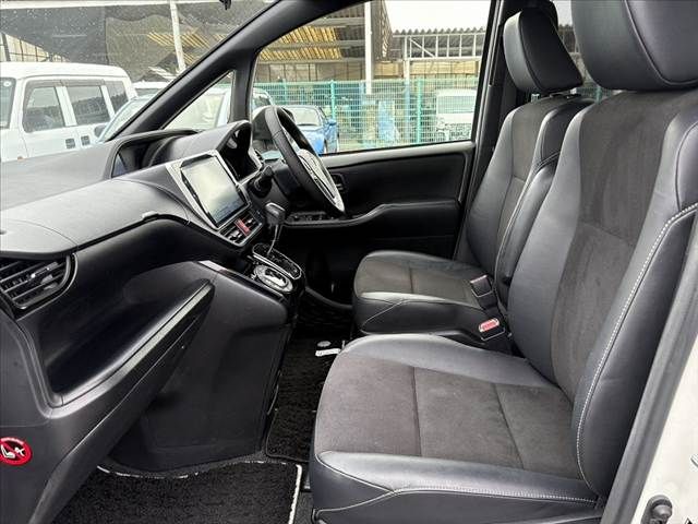 TOYOTA NOAH 2017 Image 31