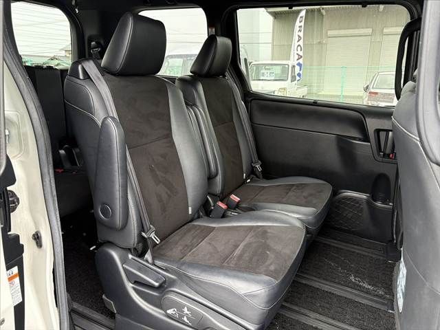 TOYOTA NOAH 2017 Image 31