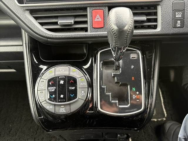 TOYOTA NOAH 2017 Image 31