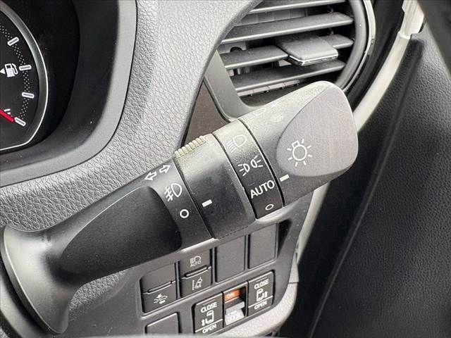 TOYOTA NOAH 2017 Image 31