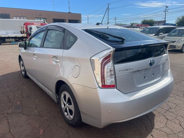 TOYOTA PRIUS 2013 Image 31