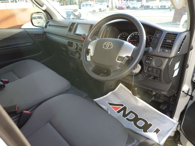 TOYOTA HIACE VAN 1.15T 2WD 2020 Image 31