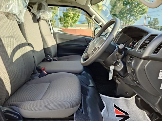 TOYOTA HIACE VAN 1.15T 2WD 2020 Image 31
