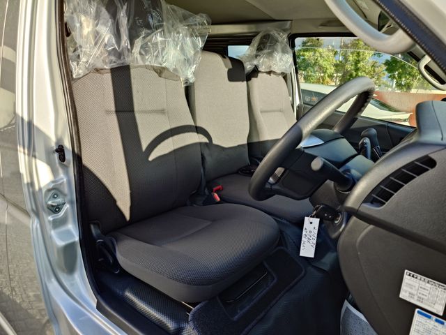 TOYOTA HIACE VAN 1.15T 2WD 2020 Image 31