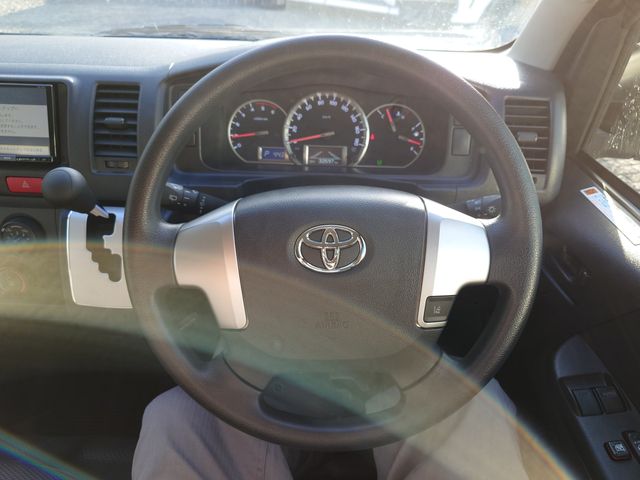 TOYOTA HIACE VAN 1.15T 2WD 2020 Image 31