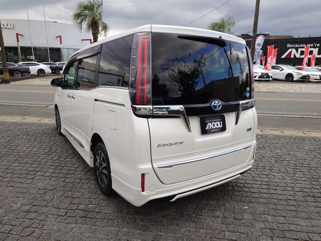 TOYOTA ESQUIRE HYBRID 2018 Image 31