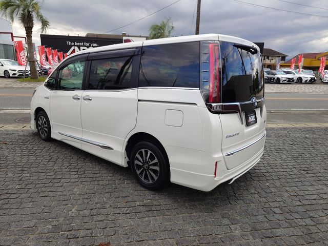 TOYOTA ESQUIRE HYBRID 2018 Image 31