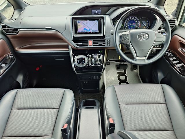 TOYOTA ESQUIRE HYBRID 2018 Image 31