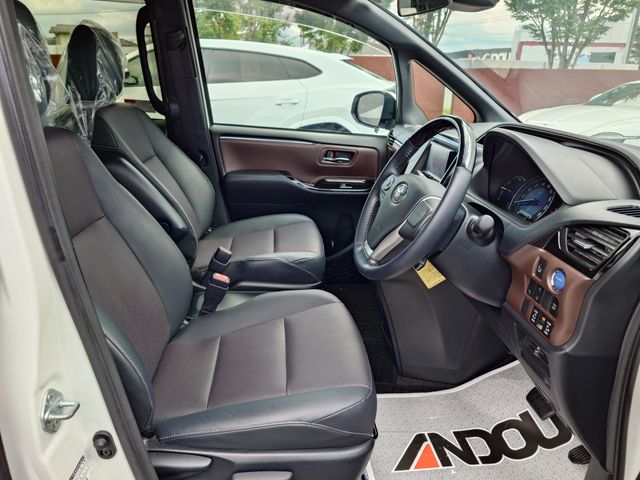 TOYOTA ESQUIRE HYBRID 2018 Image 31