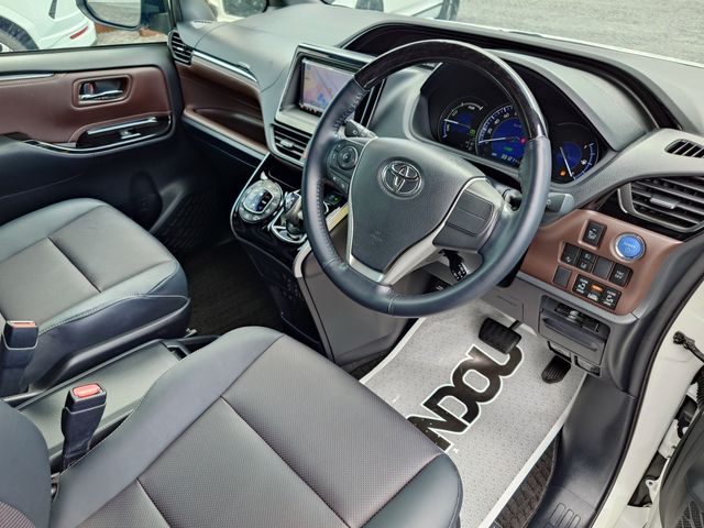 TOYOTA ESQUIRE HYBRID 2018 Image 31