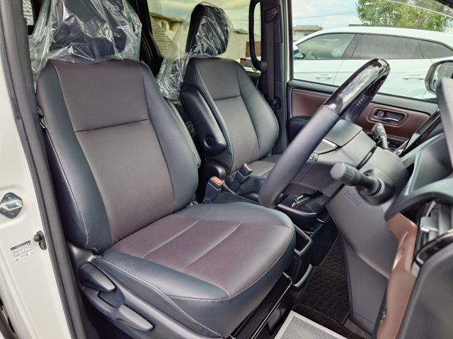 TOYOTA ESQUIRE HYBRID 2018 Image 31