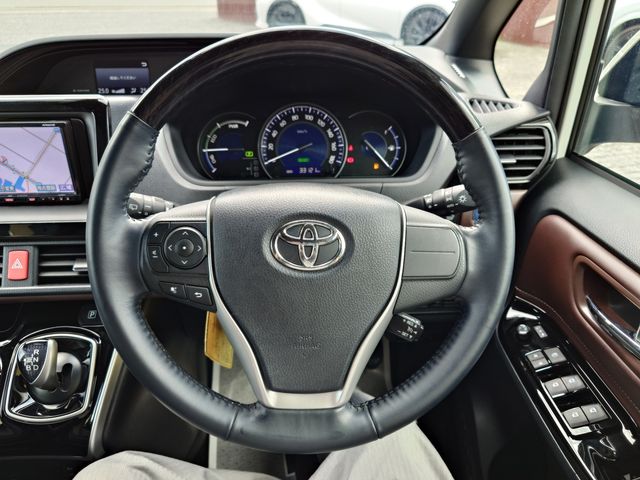 TOYOTA ESQUIRE HYBRID 2018 Image 31