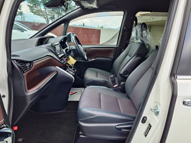 TOYOTA ESQUIRE HYBRID 2018 Image 31