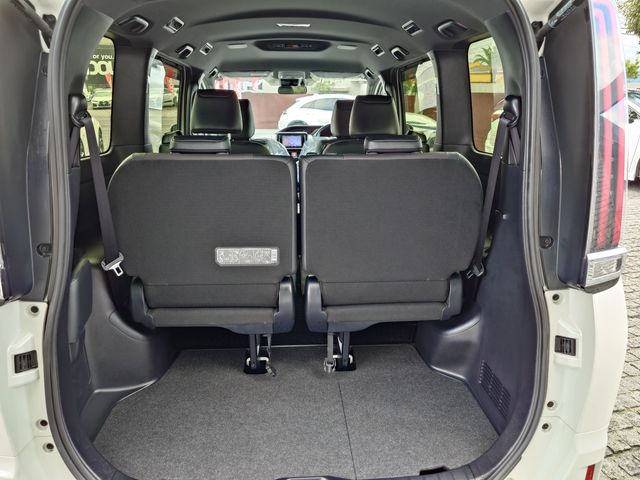 TOYOTA ESQUIRE HYBRID 2018 Image 31