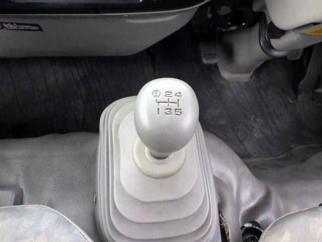 HINO DUTRO 2006 Image 31