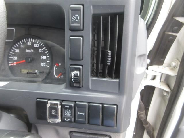 ISUZU ELF 2018 Image 31