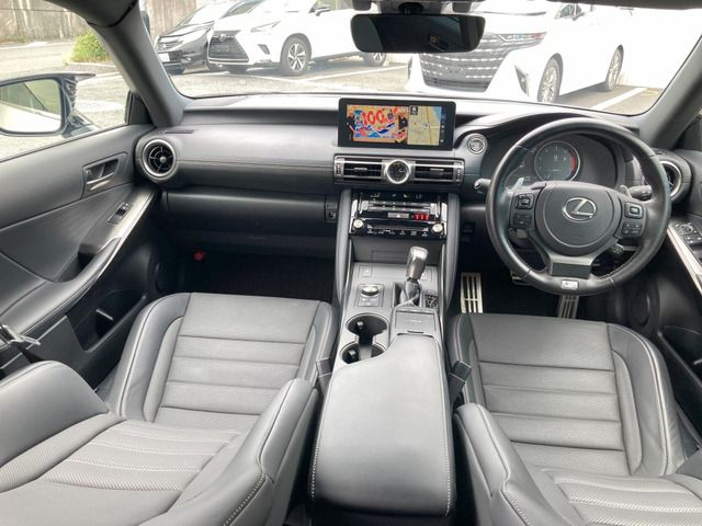 TOYOTA LEXUS IS350 2020 Image 31